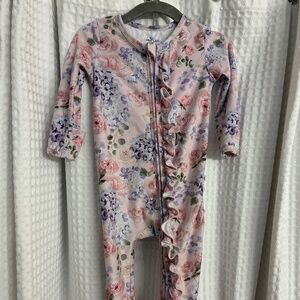 Caden Lane 6-9 month Hydrangea Zipper Ruffle Footie Sleeper
